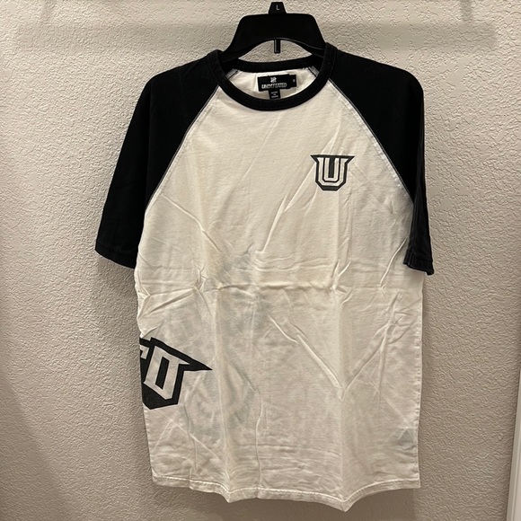 Undefeated Other - Undefeated baseball T Shirt - size Medium